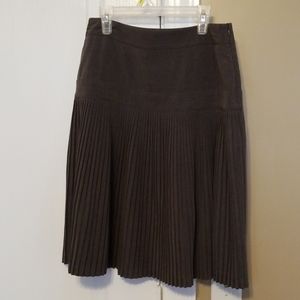 Gray pleated skirt